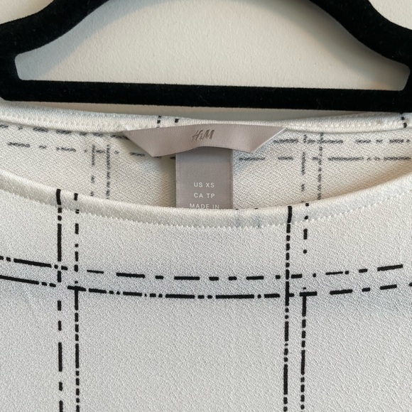H&M Checkered White & Black Blouse Size XS - Picture 4 of 4
